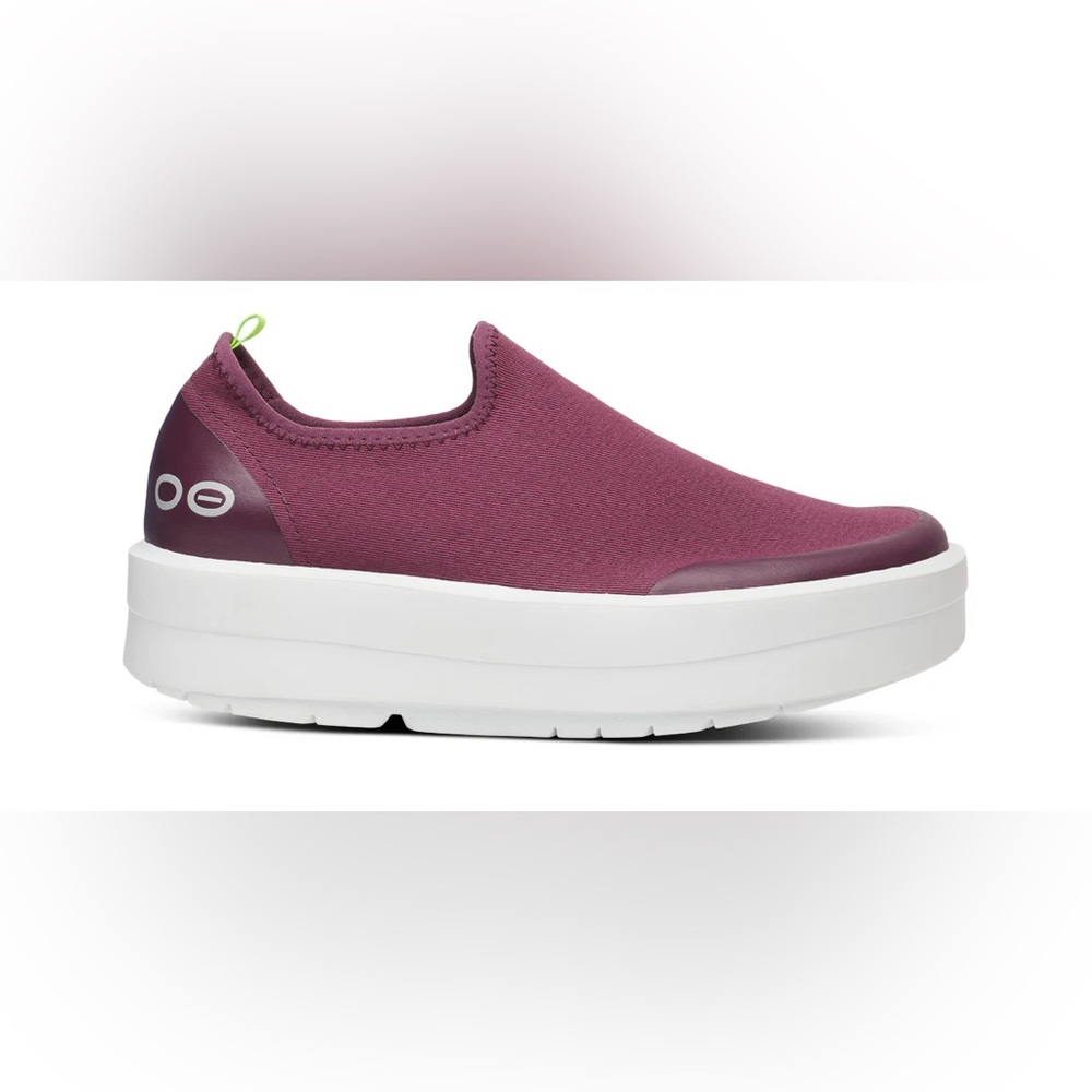 OOFOS OOmega eeZee Recovery Slip On Shoes